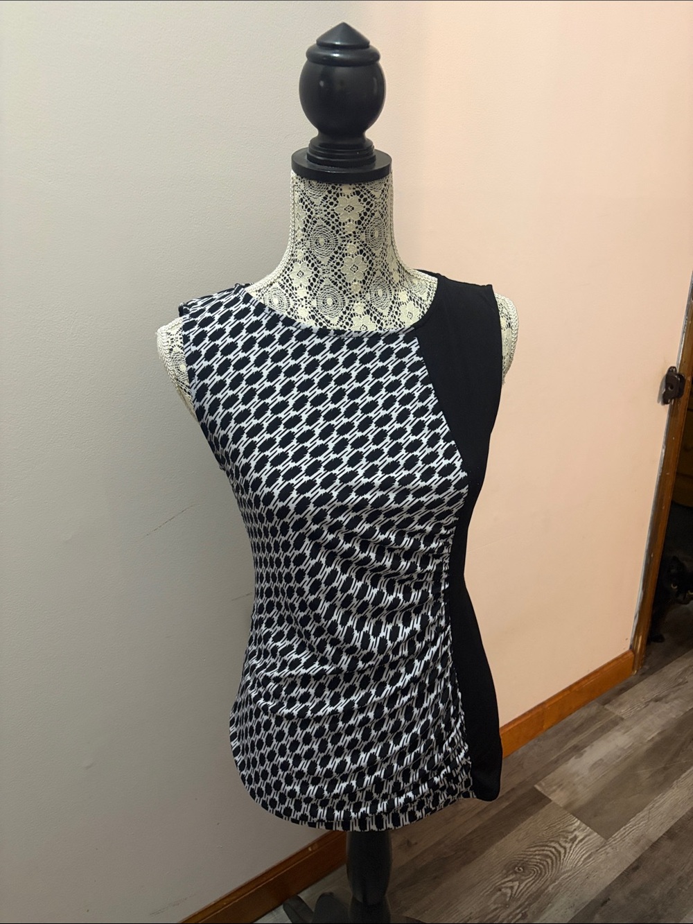 Anne Klein Black and White Printed Shell Top